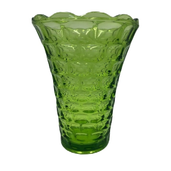 Vintage Green Glass Textured Scalloped Edge Flower Floral Tabletop Vase - Picture 1 of 12